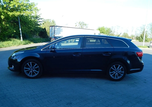 Toyota Avensis cena 31900 przebieg: 228228, rok produkcji 2014 z Drezdenko małe 466
